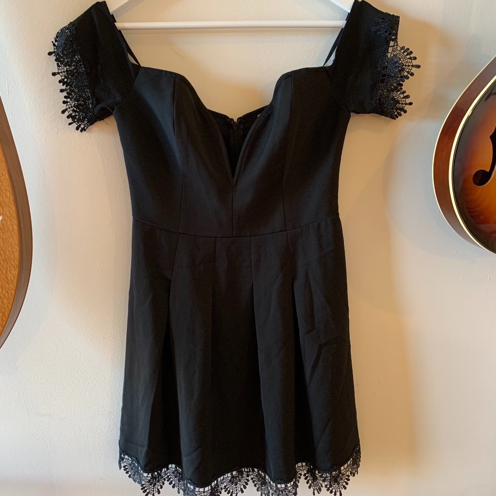 Lovers + Friends Small Heaven Sent Lace Trimmed Off the Shoulder Dress